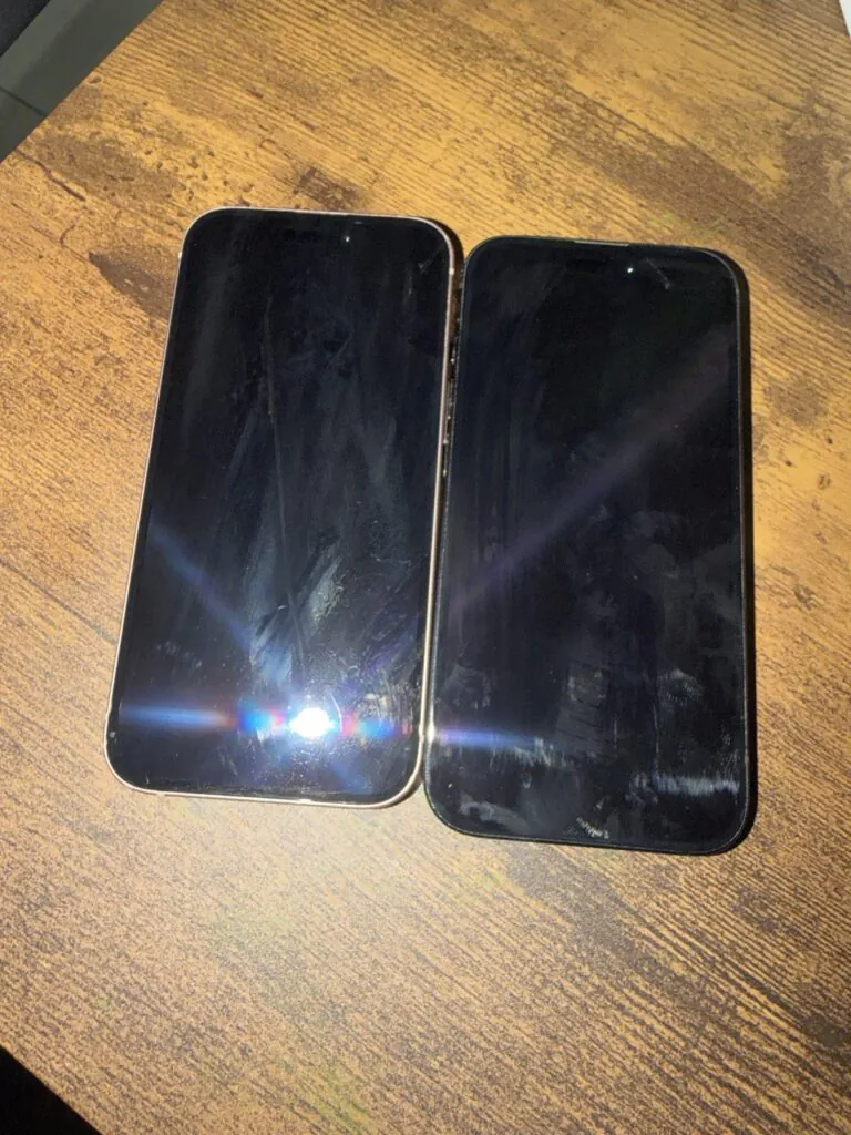Used Two iPhone 15 128 GB T-MOBILE