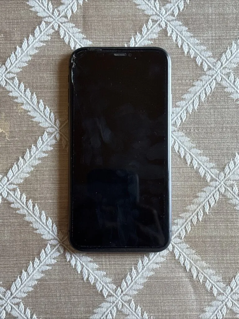 Iphone 11 Unlocked (64GB)