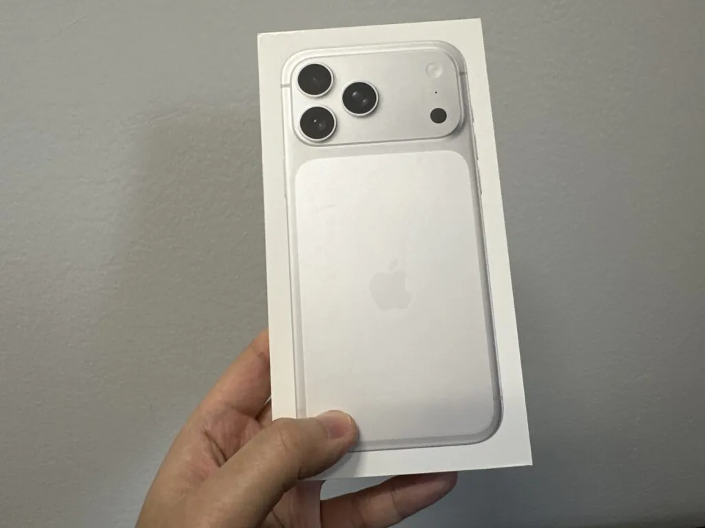 New Sealed Apple iPhone 17 Pro Max 256GB Silver Factory Unlocked Apple Warranty