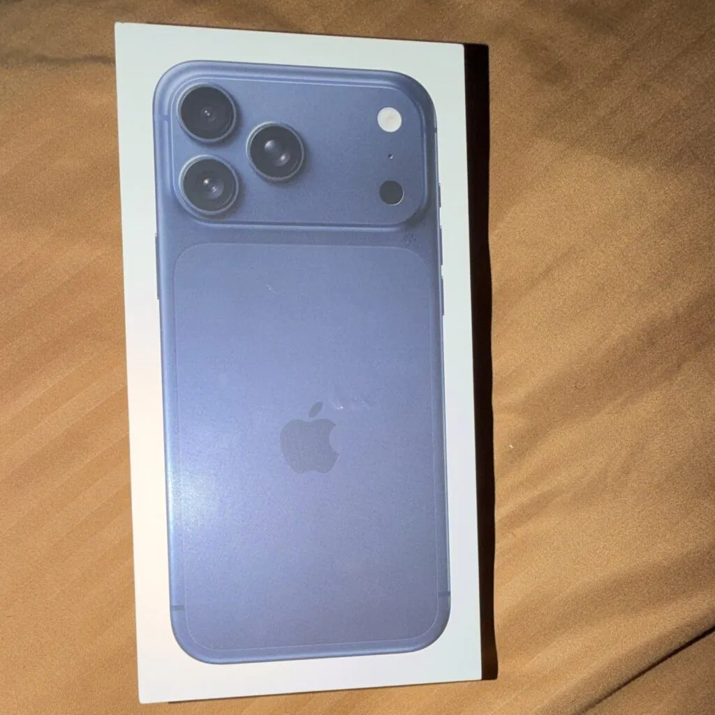 Apple iPhone 17 Pro Max 256GB Deep Blue locked eSIM