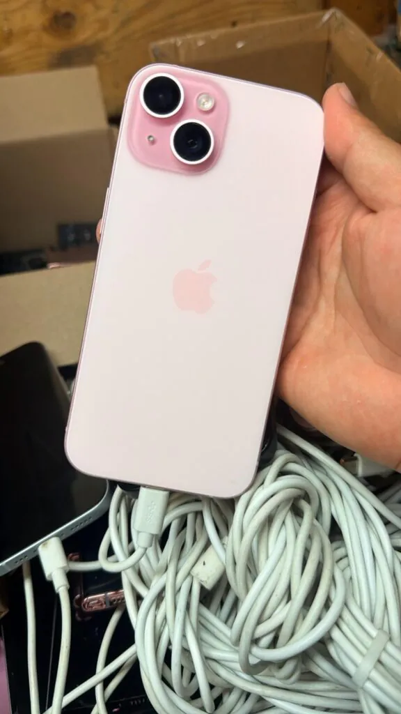 Apple iPhone 15 – 128 GB – Pink (Unlocked)