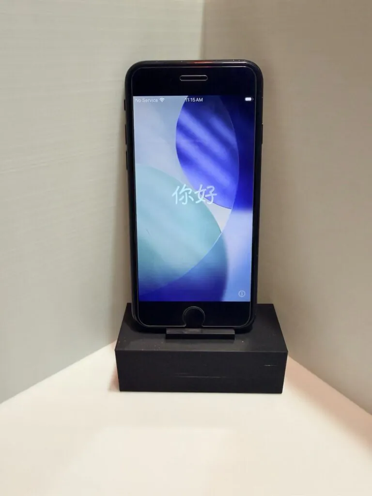 Apple iPhone SE (2022) – 64 GB – Midnight (Unlocked) See Description