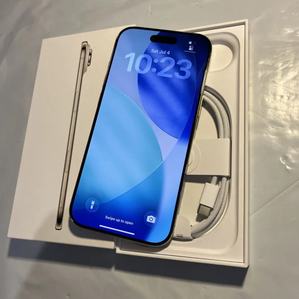 Apple iPhone 17 Air – 256GB (Unlocked) Works Great – In Box  (#M65)