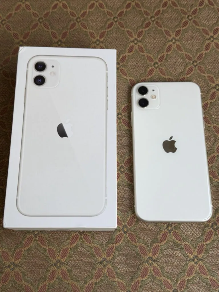 Apple iPhone 11 – 128GB – White – Unlocked AT&T Verizon Great Working Condition!