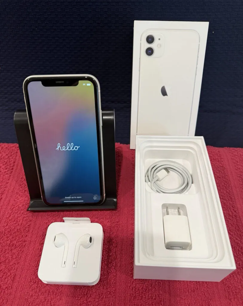 Apple iPhone 11 128GB White. Unlocked.