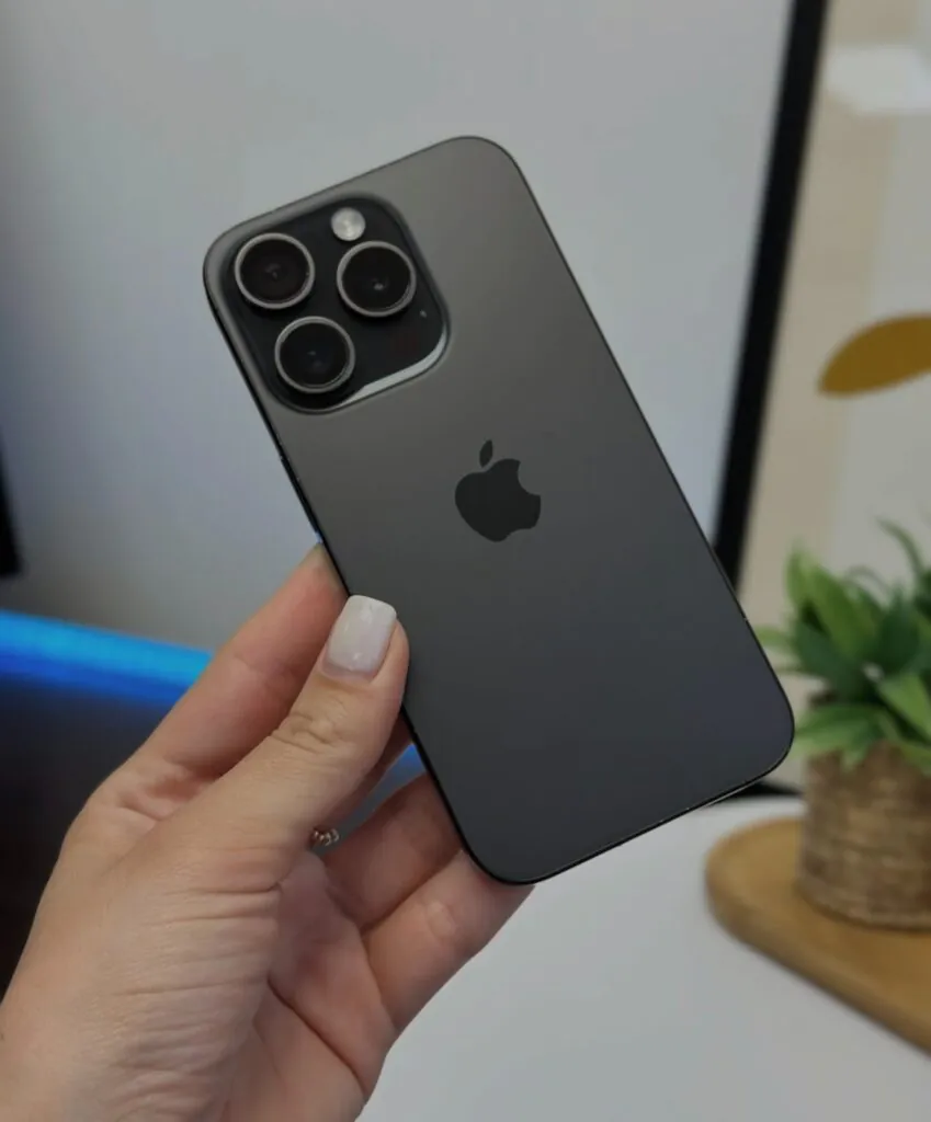 Apple iPhone 15 Pro – 256 GB – Black Titanium (Unlocked)
