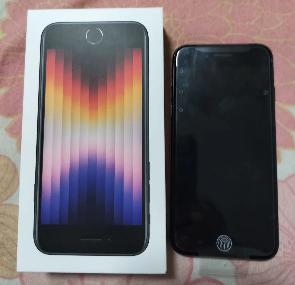 Apple iPhone SE (2022) – 64 GB – Midnight (SIMPLE Mobile)