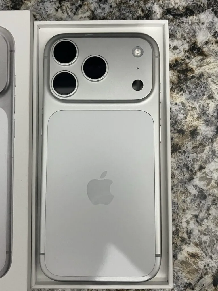 iPhone 17 Pro 256gb (Xfinity Locked)