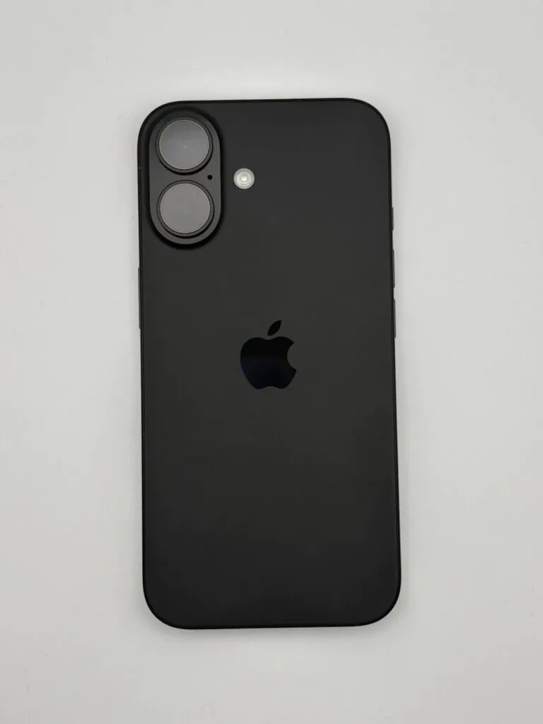iPhone 16 – 128GB – Unlocked – Physical SIM – Scratches
