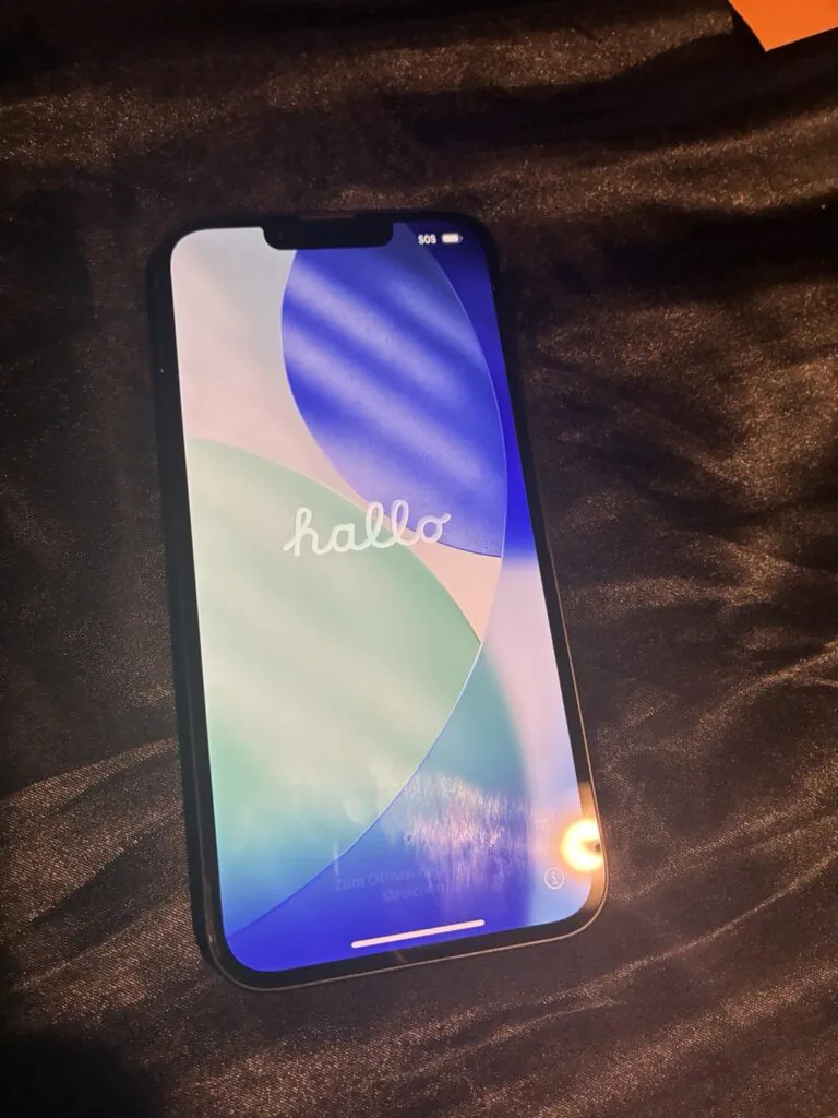 Apple iPhone 16e 128GB Black Boost