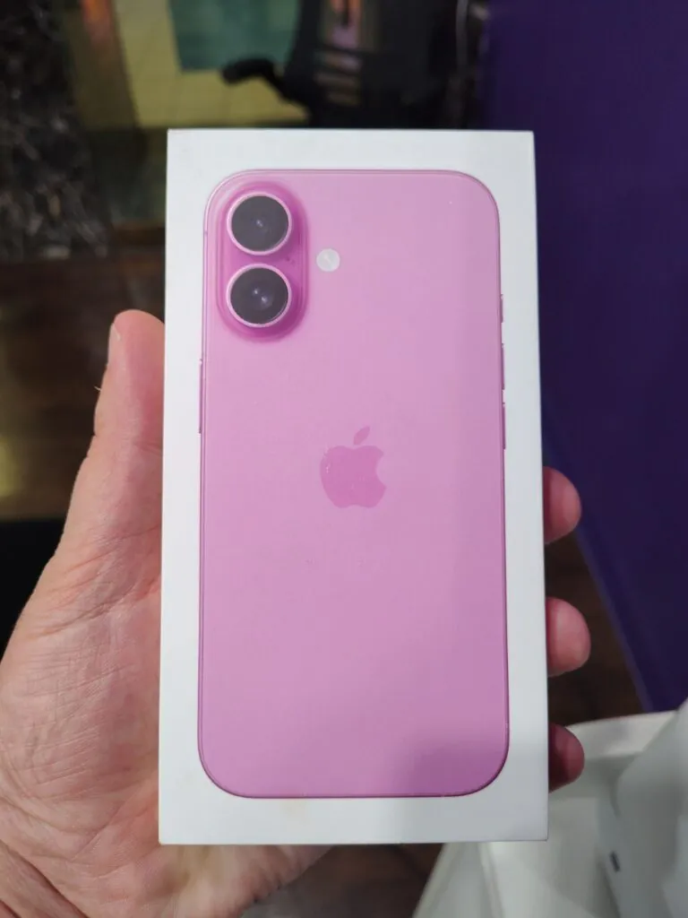 Apple iPhone 16 – 128 GB – Pink-Black (Unlocked)