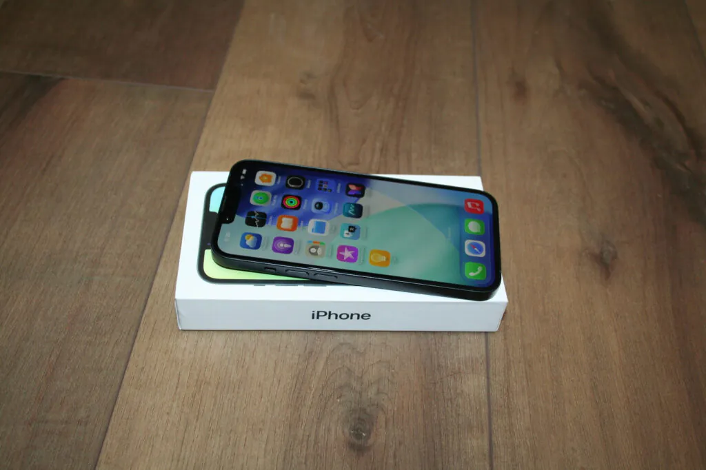 Apple iPhone 14 – 128 GB – Midnight (Unlocked) with original Box