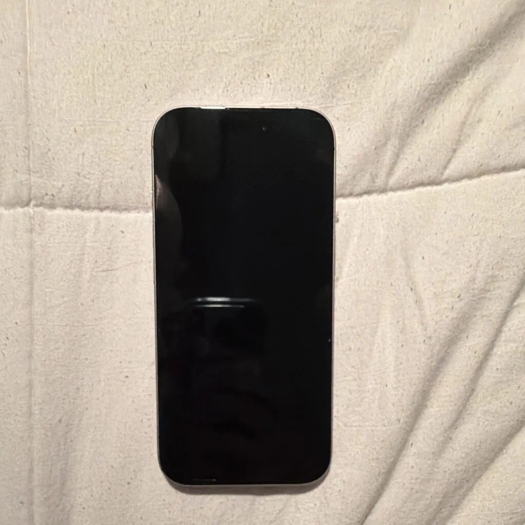 Apple iPhone 17 64GB Purple Bar Smartphone 12MP Camera In Box