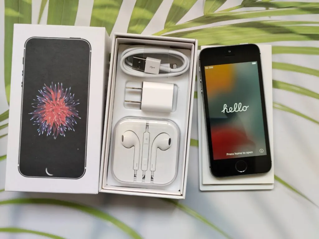 Apple iPhone SE/SE 2nd(SE 2020)/SE 3rd(SE 2022) Factory UNlocked(any carrier)