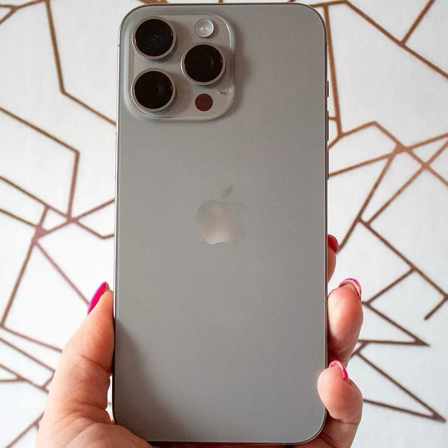 iPhone 15 pro max titanium