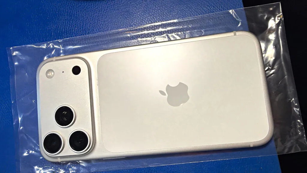 Apple iPhone 17 Pro Max 256GB Gray Smartphone 12MP Camera Bar Style