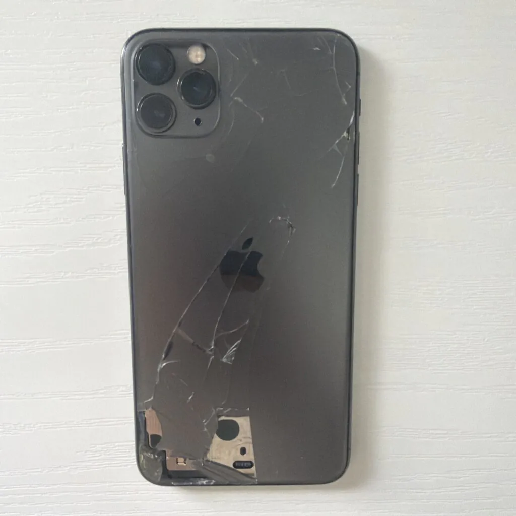 Apple iPhone 11 Pro Max – 64 GB – Space Gray (Unlocked) – Cracked Back