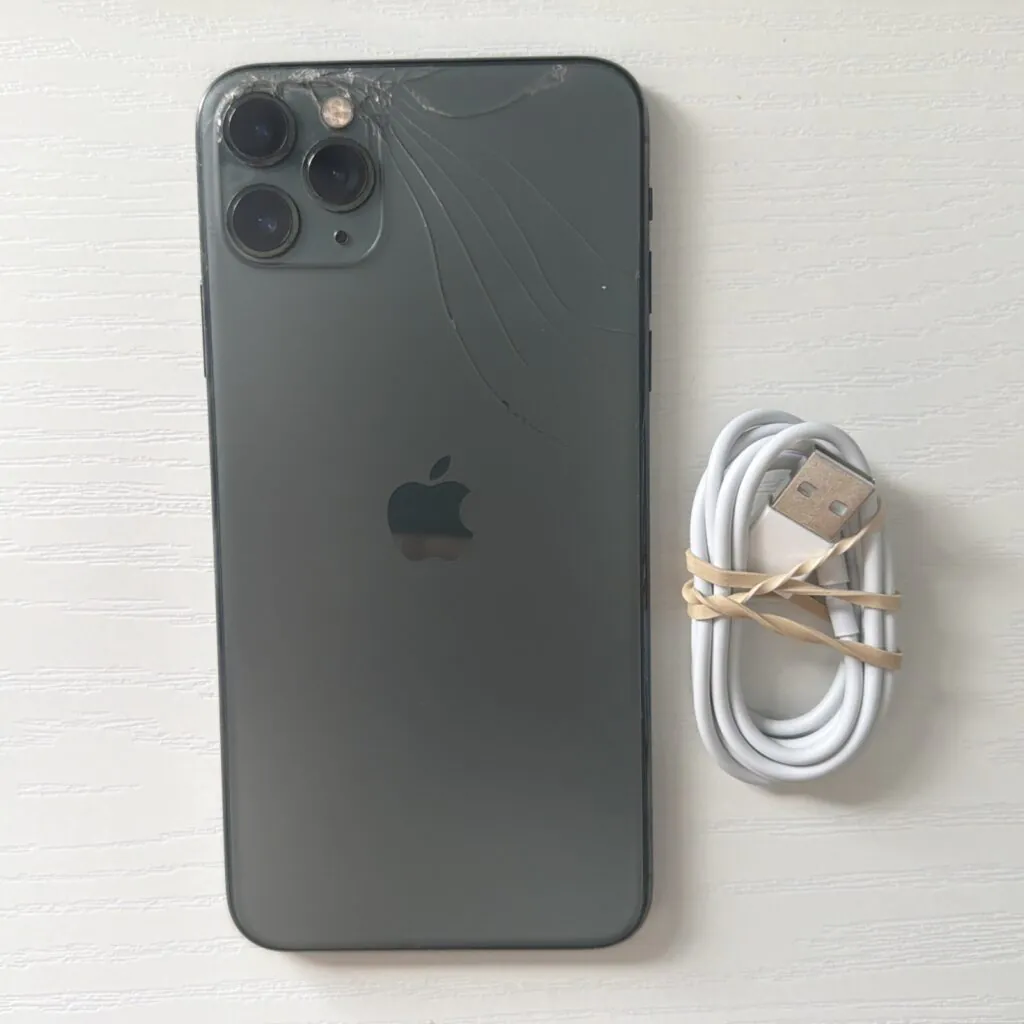 Apple iPhone 11 Pro Max – 64 GB – Midnight Green (Unlocked) – Cracked Back