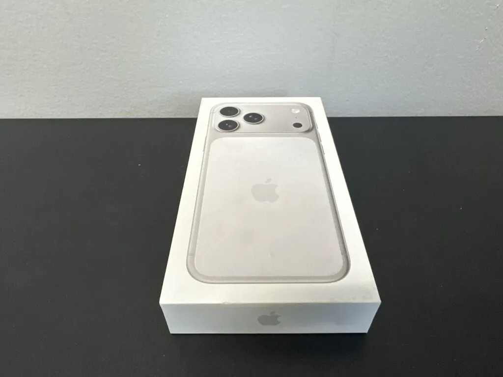 New Sealed Apple iPhone 17 Pro Max 256GB Silver Factory Unlocked Apple Warranty