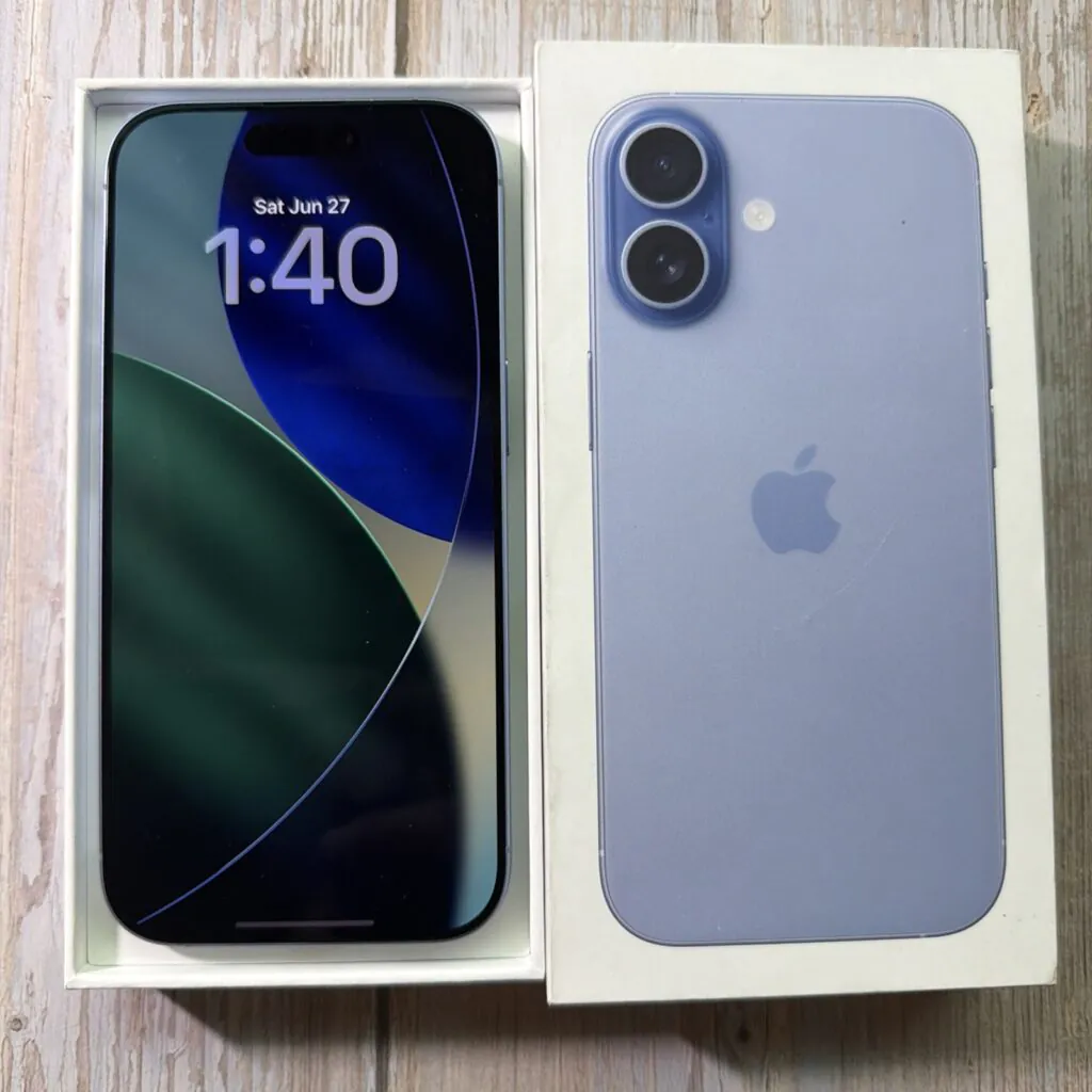 Apple iPhone 17 – 256GB – Mist Blue (Cricket ONLY) – Open Box
