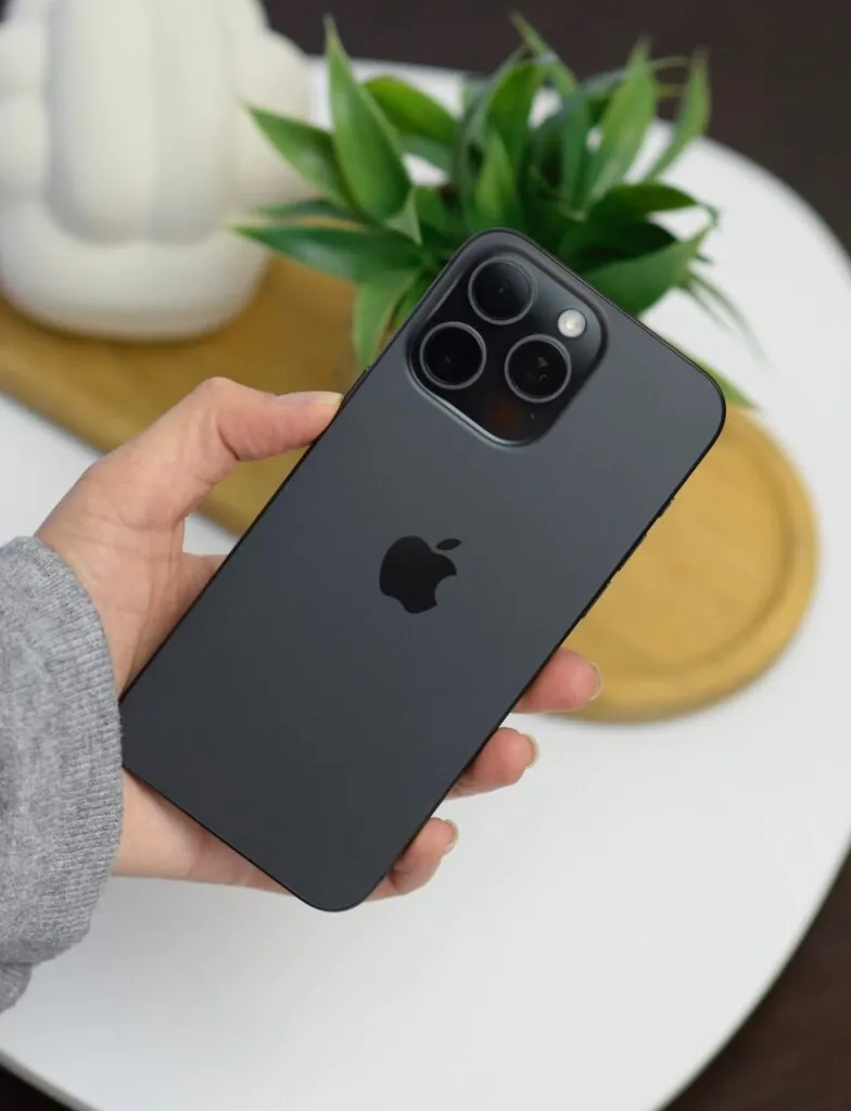 Apple iPhone 15 Pro Max – 256 GB – Black Titanium (Unlocked)