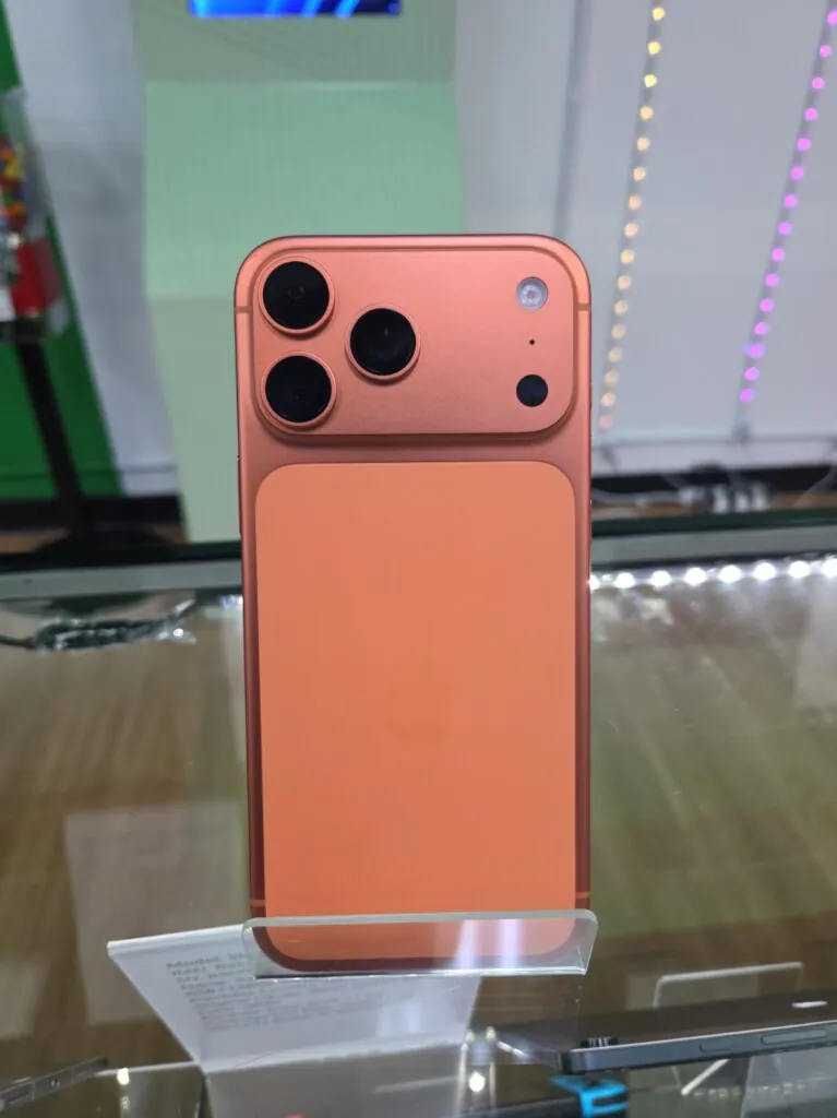 CLEAN! Apple iPhone 17 Pro Max – 256 GB – Cosmic Orange (AT&T)