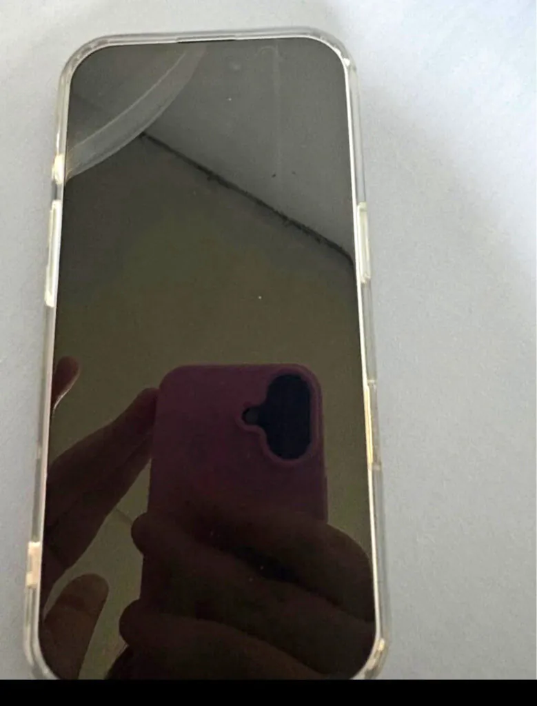 iPhone 16.