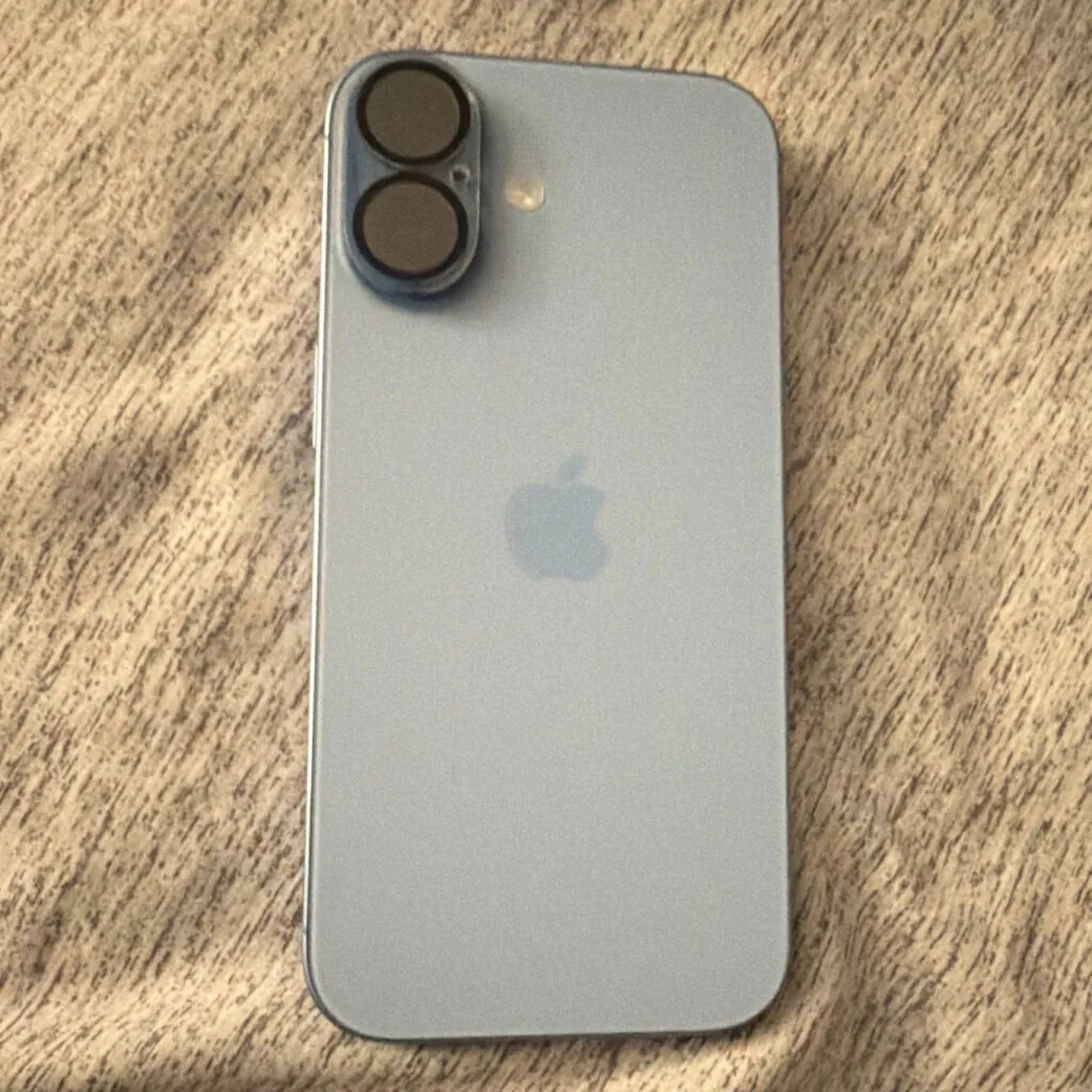 Apple iPhone 17 256GB Blue Boost Mobile 5G iOS Smartphone Wi‑Fi Bluetooth