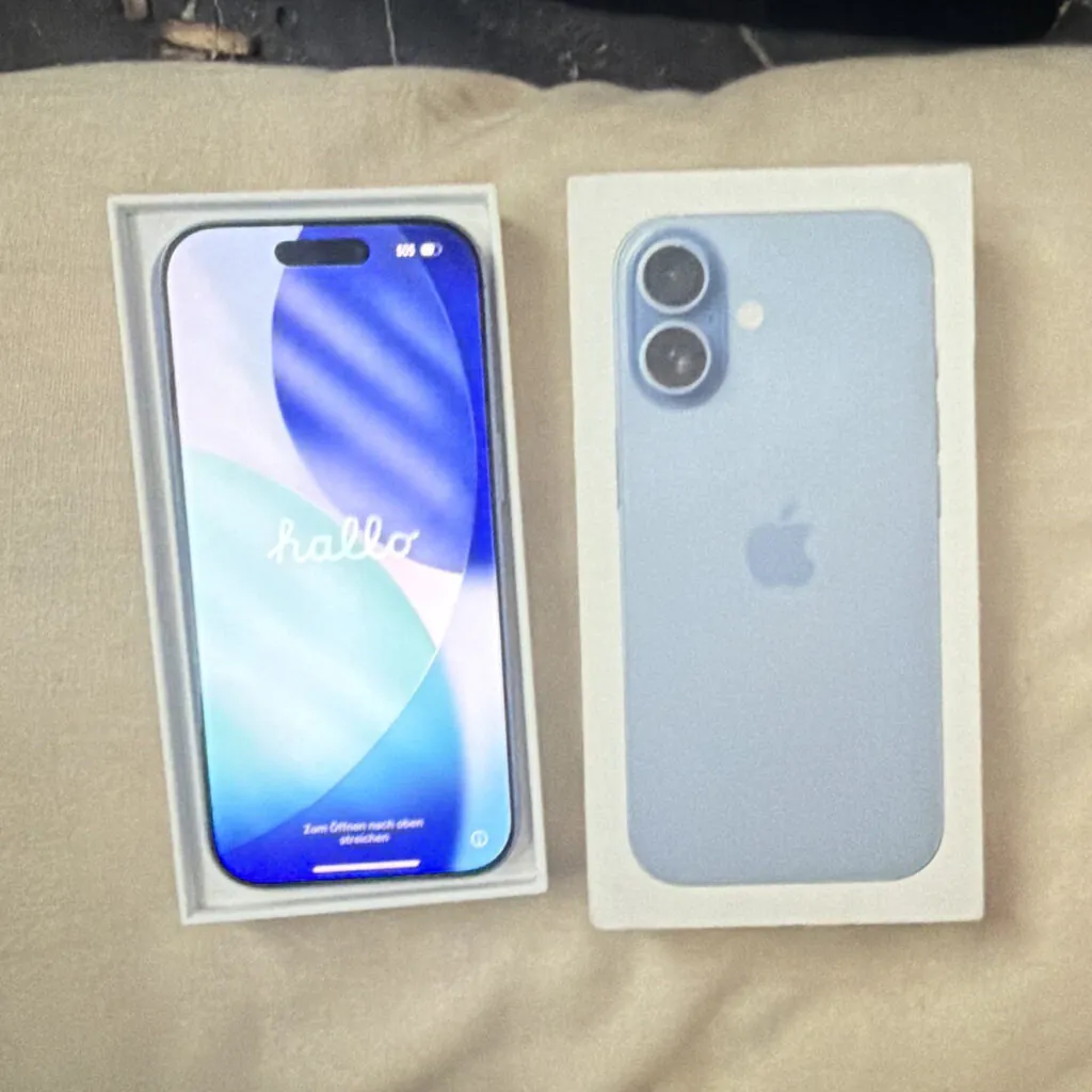 Apple iPhone 17 256GB Blue Open Box Smartphone Wi‑Fi Bluetooth 12MP