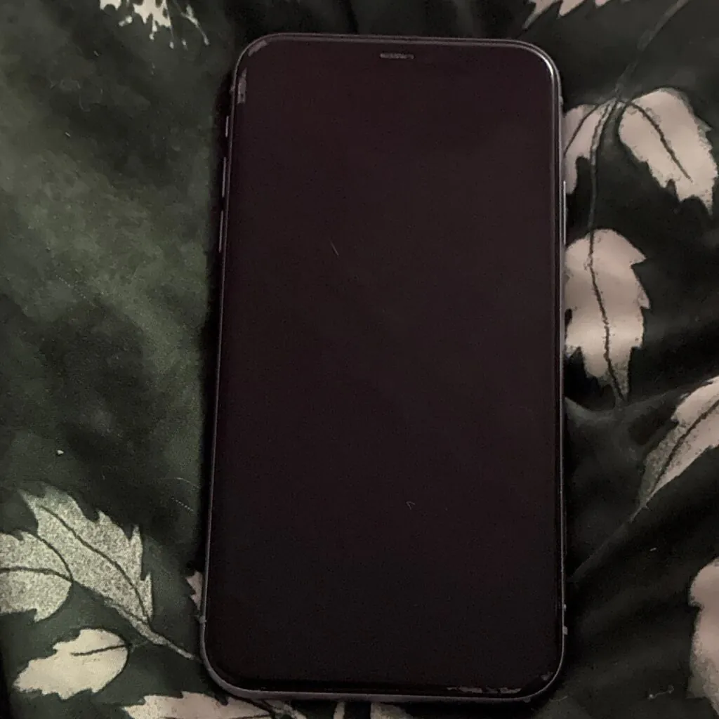 Apple iPhone 11 64GB Purple Cricket Wireless Locked 6.1in 12MP iOS