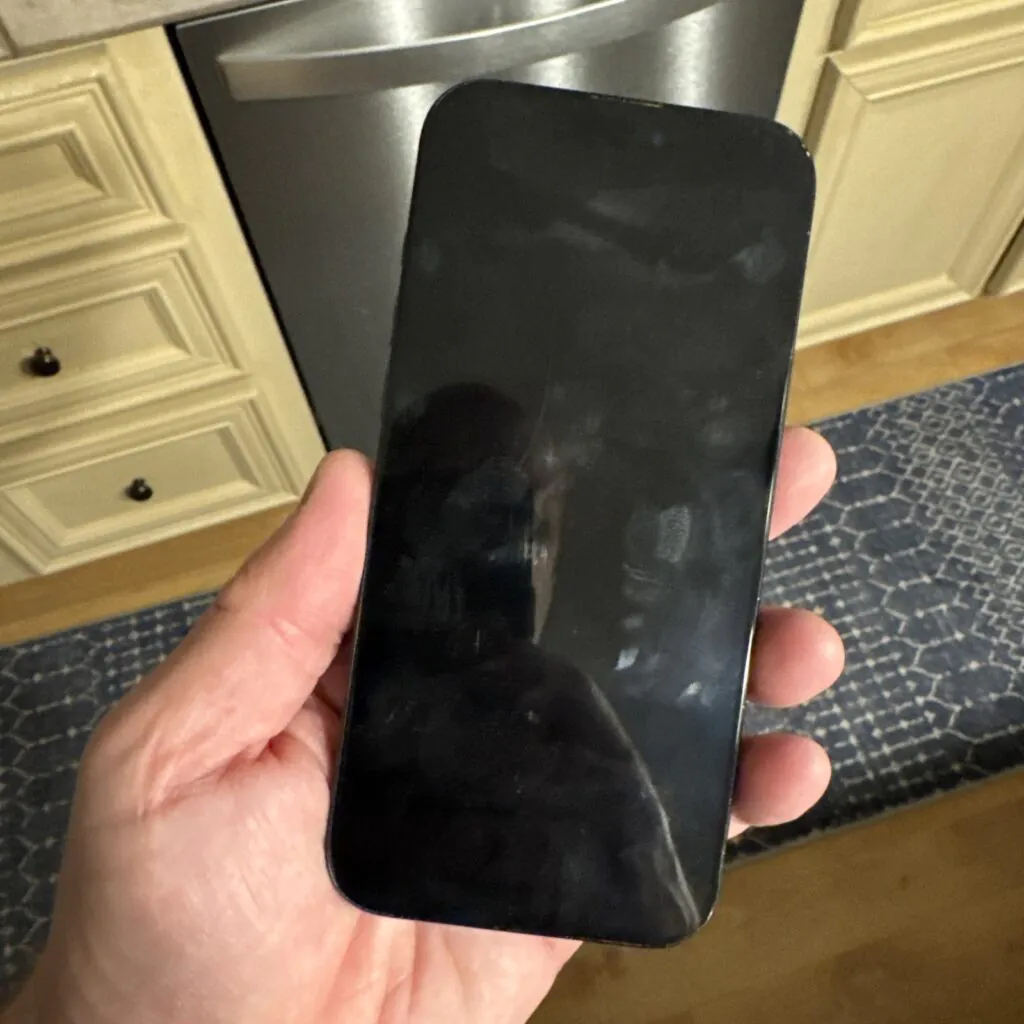 Apple iPhone 16 Pro Max – 256 GB T-Mobile Screen Is Out As Is
