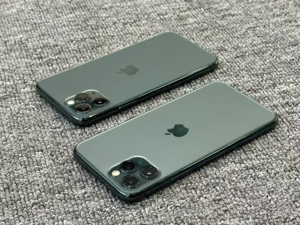 Apple iPhone 11 Pro Unlocked (Any Carrier) 64/256/512GB SmartPhone Fully working